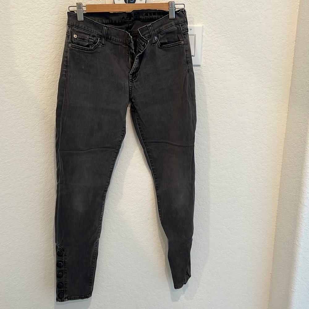 Skinny Jeans with cute button detailing
